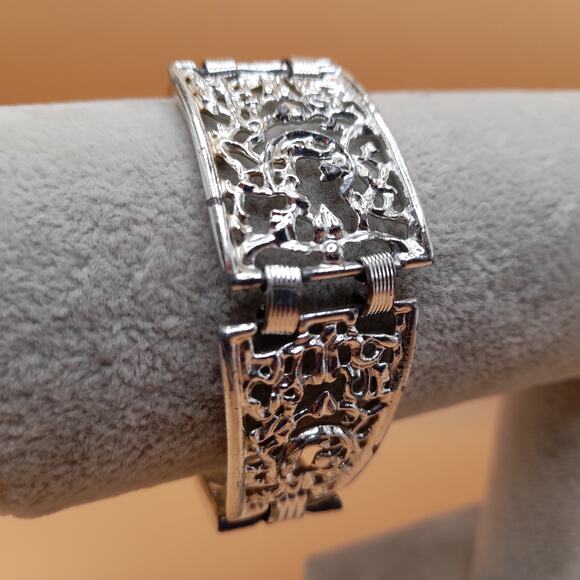 Vintage Sarah Coventry Set: Bracelet Clip Earrings, Frozen Lace, 1970s - Picture 2 of 10